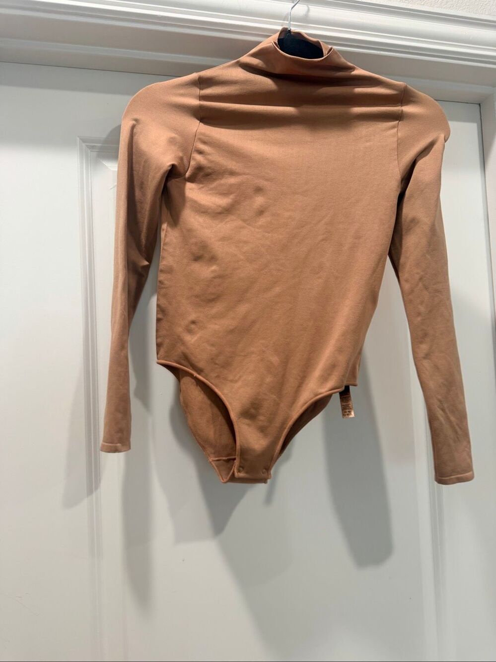 SKIMS Tan Brown Mock Neck Long Sleeve Seamless Essential Thong Bodysuit Size S/M